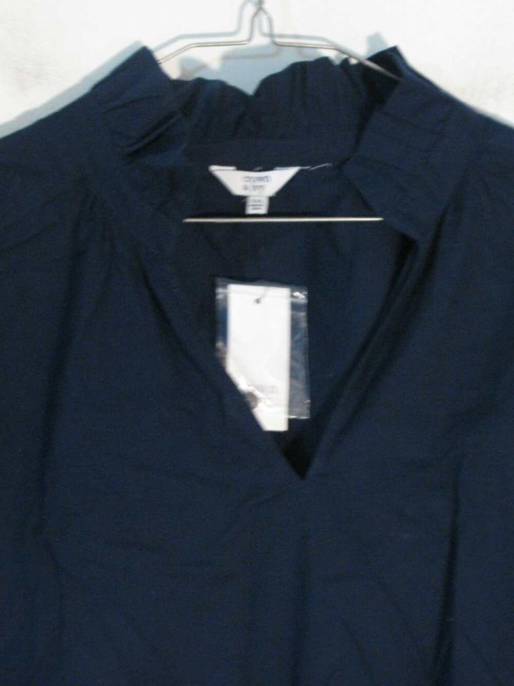 Crown & Ivy Blouse XXL NWT $59 V Neckline Full Length Sleeves Navy Blue - Picture 2 of 6